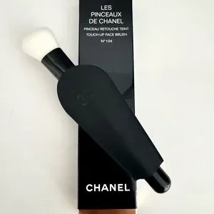 CHANEL | Makeup | Les Pinceaux De Chanel Touchup Face Brush
